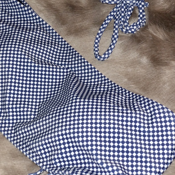 Bikini - Picture 2 of 4